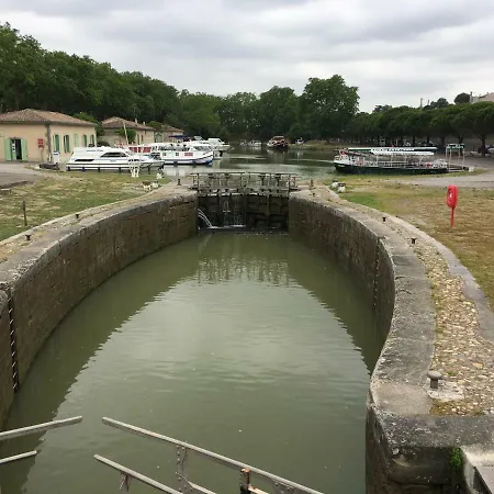 Le 102 * Carcassonne